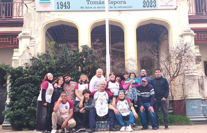 Los vecinos ya pueden reservar la comida y, de esa manera, ayudar al emblemático colegio de Temperley.