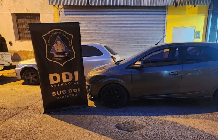 El auto robado en Lomas.