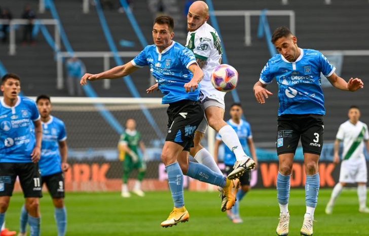 Nico Sosa Sánchez busca de arriba.