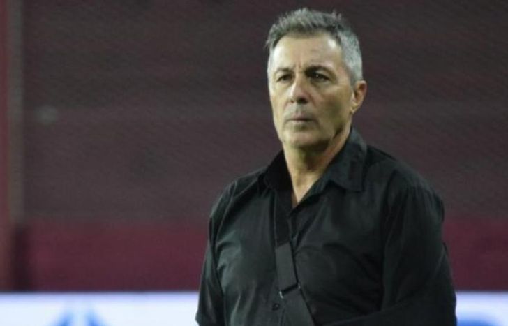 Frank Kudelka dejó de ser el entrenador de Lanús.