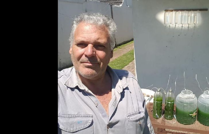 Es ingeniero industrial y vive en Lomas desde 1992.