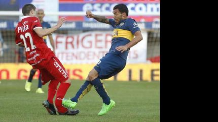 Tevez vuelve a La Paternal, a tres años de la jugada en la que se fracturó Ezequiel Ham.