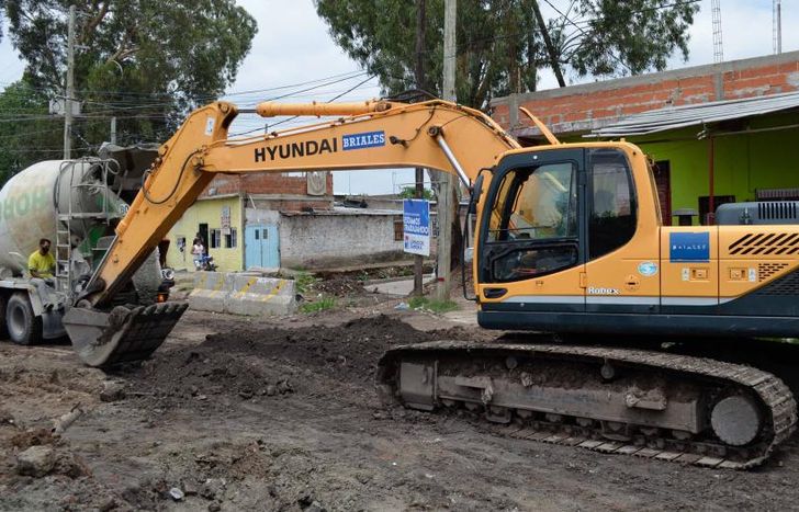 Las cuadrillas instalan más de 21 mil metros de cañerías.