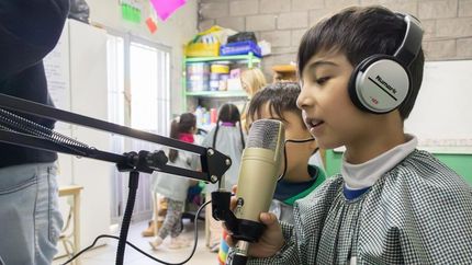 Entregaron un kit profesional de podcast en el Jardín Nº15.