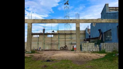 Las obras en el nuevo gimnasio avanzan a paso firme. Las obras en el nuevo gimnasio avanzan a paso firme.
