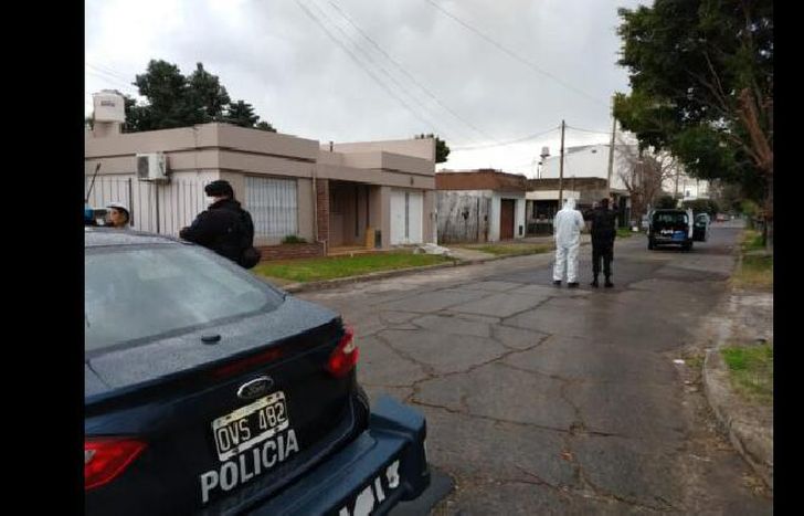 la policía busca al resto de los integrantes de la banda delictiva.