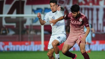 López es uno de los goleadores del campeonato. López es uno de los goleadores del campeonato.