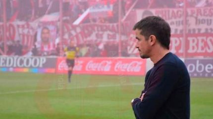 Rolón se desempeñó como mediocampista del Albirrojo.