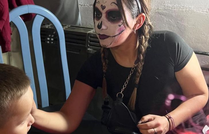 Instalaron dos stand de maquillaje gratis.
