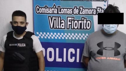 Molestaba a una empleada de un supermercado chino.