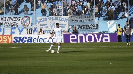 El defensor no ocultó su bronca tras la pérdida del invicto en Río Cuarto.