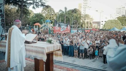Federico Otermín participó de la fiesta en honor a la Virgen de la Paz en la plaza Grigera, Lomas de Zamora. Federico Otermín participó de la fiesta en honor a la Virgen de la Paz en la plaza Grigera, Lomas de Zamora.