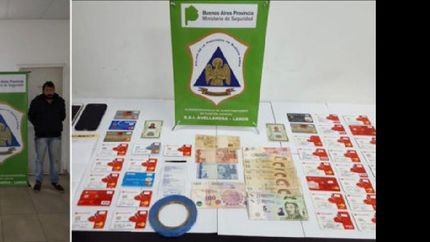 avellaneda: detienen a dos personas por copiar datos de tarjetas en cajeros