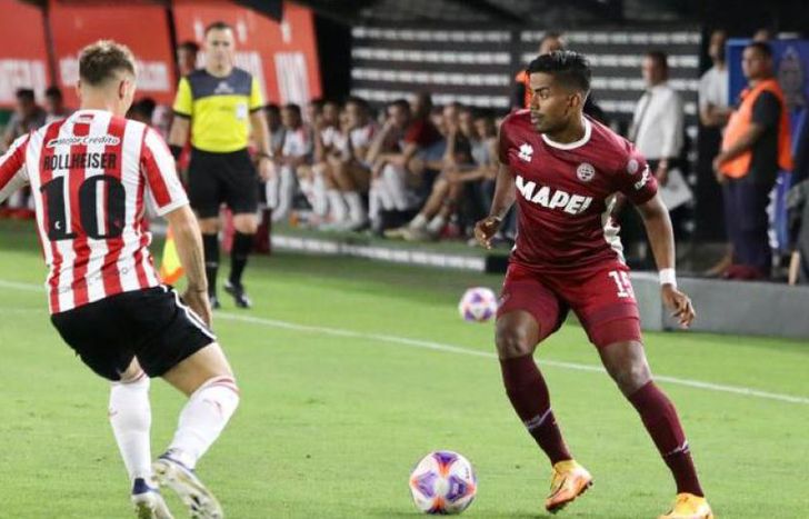 Loaiza domina ante la mirada de Rollheiser.