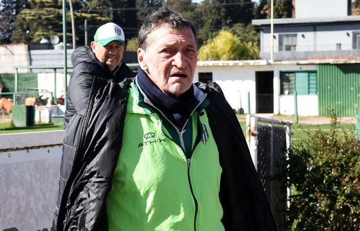 Julio Falcioni aguarda por lesionados.