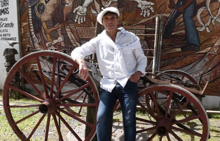 Héctor es un gaucho de pura cepa.