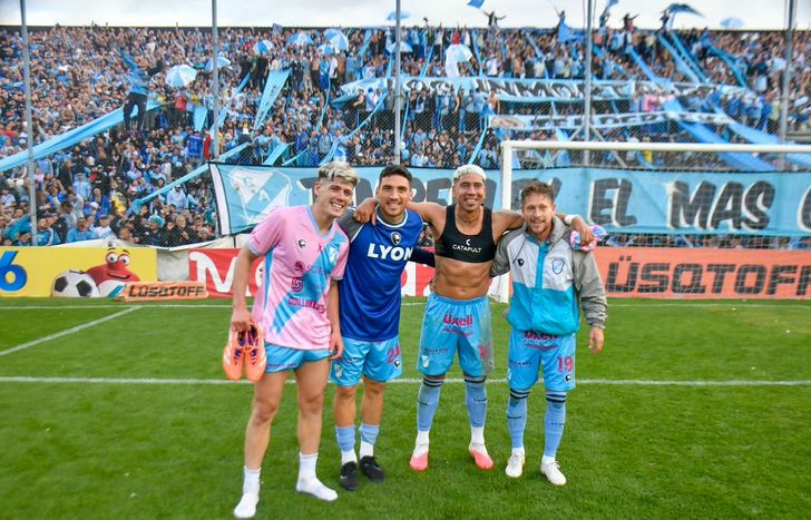 El festejo de Temperley ante su gente.