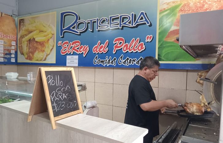 El Rey del Pollo tiene una sucursal en Lomas y otra en Banfield.