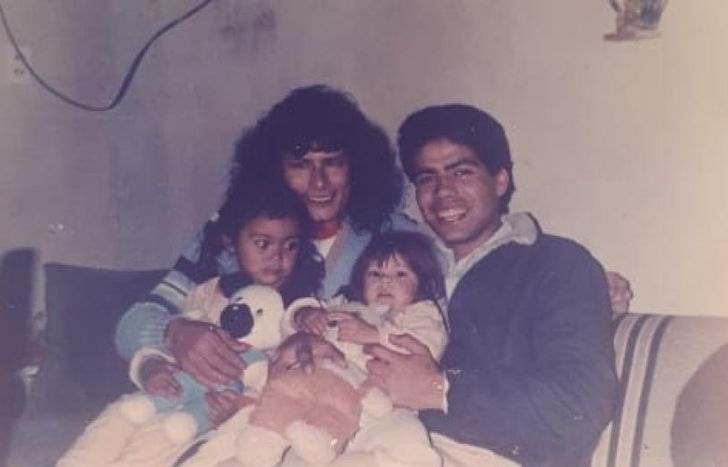 Pedro Cabrera, el papá de Walter, vestido con una campera negra.