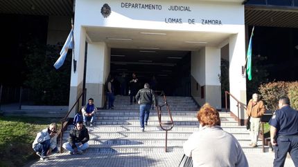 El acusado sigue detenido.