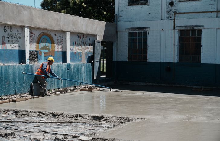 Harán 20 obras en escuelas de las 14 localidades de Lomas de Zamora.