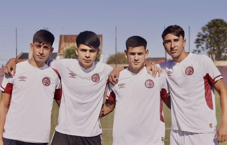 Tiago Domínguez, AlexCardozo, Santino Mambrín y Felipe Echenique, de Lanús.
