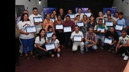 reconocimiento a instituciones de distintos barrios