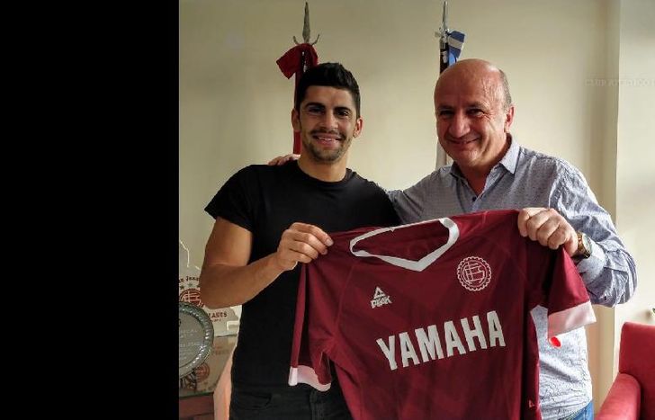 llegó libre y firmó contrato por tres temporada con el club.