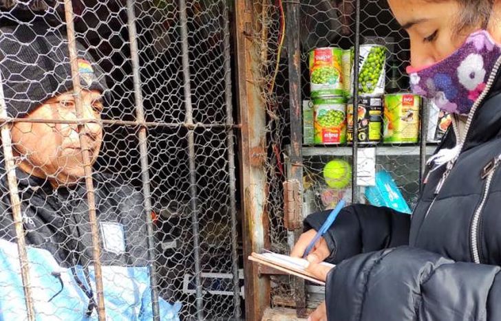 La ayuda no se hace esperar: salen a la calle a inscribir.