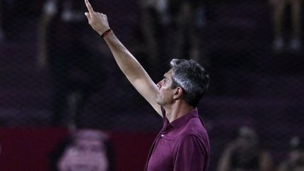 Pellegrino recogió el guante ante los silbidos e insultos.