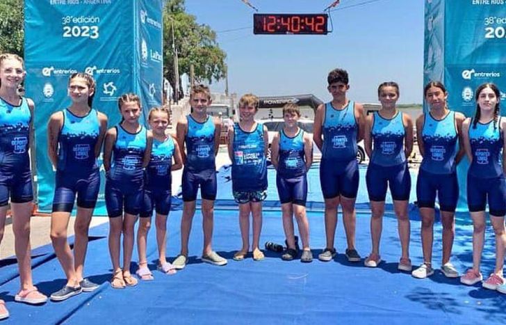 El equipo de triathletas de Lomas de Zamora.