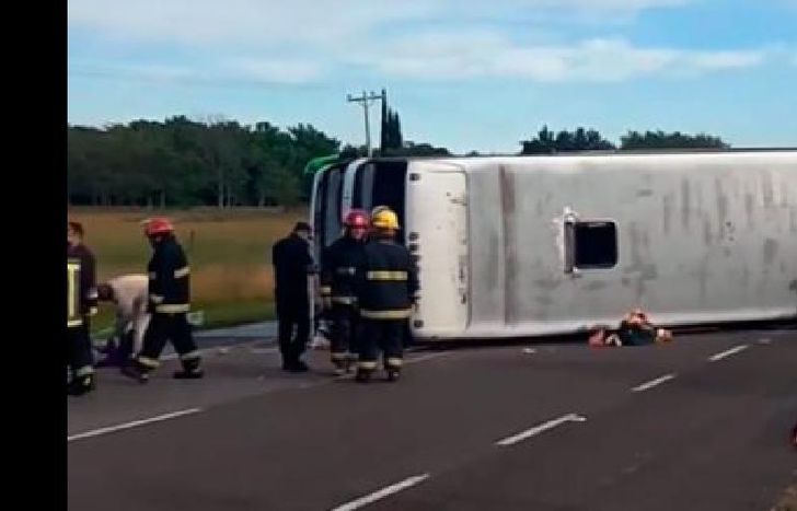 El jefe de guardia detalló que ambas niñas están respirando solas, probando liquido por boca.