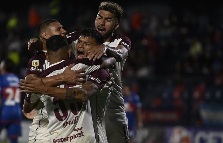 Así celebró Bou lo que fue el 2-2 de Lanús ante Tigre.
