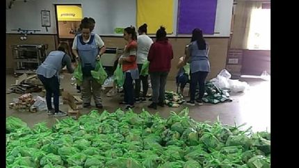 Los docentes siguen yendo al establecimiento para entregar bolsas de alimentos a los vecinos de la zona, pero no tienen los accesorios de prevención.