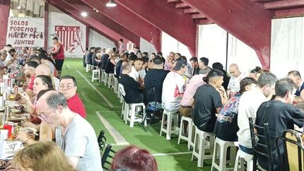 Hinchas de Los Andes se juntaron y despidieron el año. Hinchas de Los Andes se juntaron y despidieron el año.
