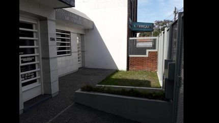 La Óptica Fedirka, una de las 1.040 que hay en la Provincia, que no pueden trabajar.