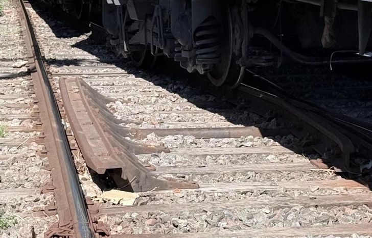 El servicio estuvo interrumpido por el descarrilamiento.