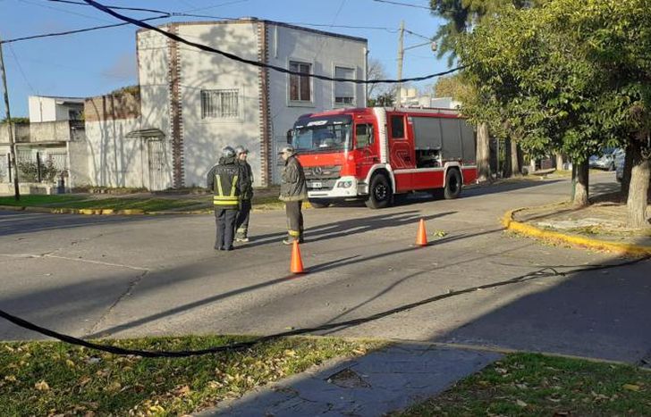 Los Bomberos de Lomas vallaron la zona del incidente.