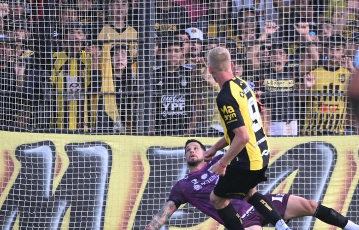 Rago se agiganta frente a Diellos.