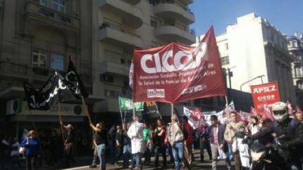 los medicos bonaerenses aceptaron un aumento salarial del 32%