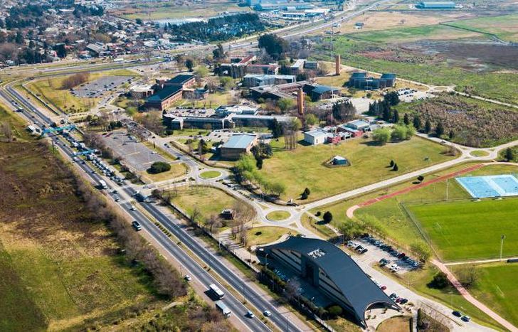 Es la primera universidad del Conurbano.
