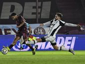 Salvio tuvo una clara en le primer tiempo para poner en ventaja a Lanús.