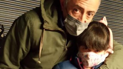 Sólo pide un trabajo para darle todo lo que necesita a su hija.