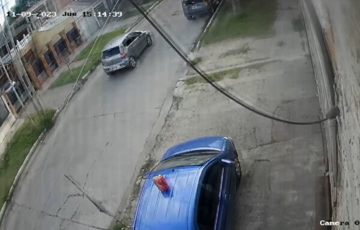 El choque quedó filmado por una cámara de seguridad.