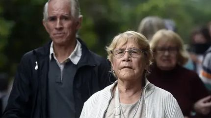 Alertan que el descenso de la pobreza estaría mal medido por el Indec.