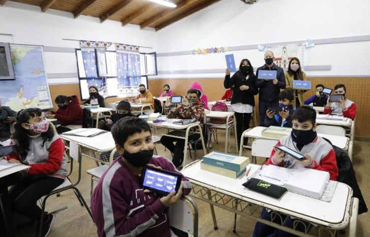 Las entregas son en escuelas públicas, especiales y privadas.