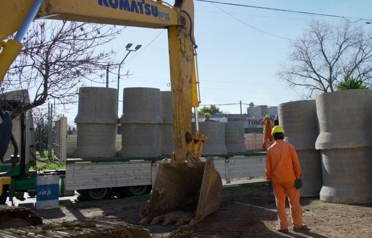Instalarán conductos en varios tramos de calles y avenidas.